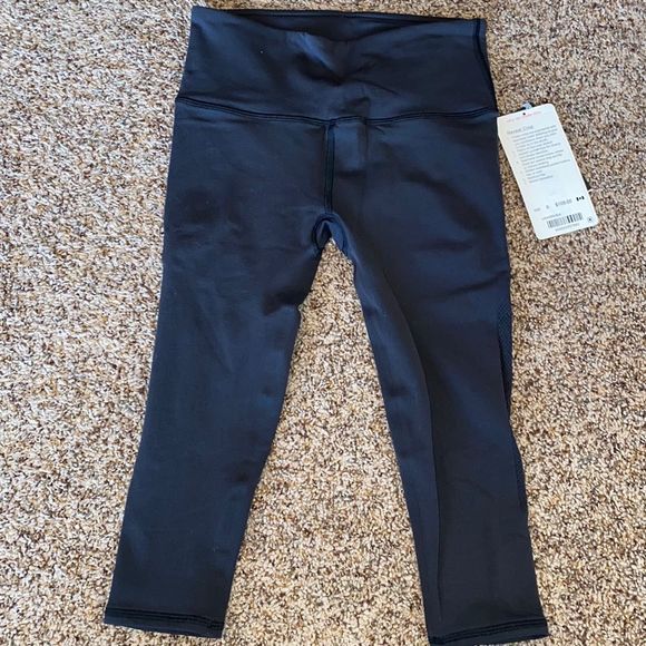 Lululemon reveal crop legging